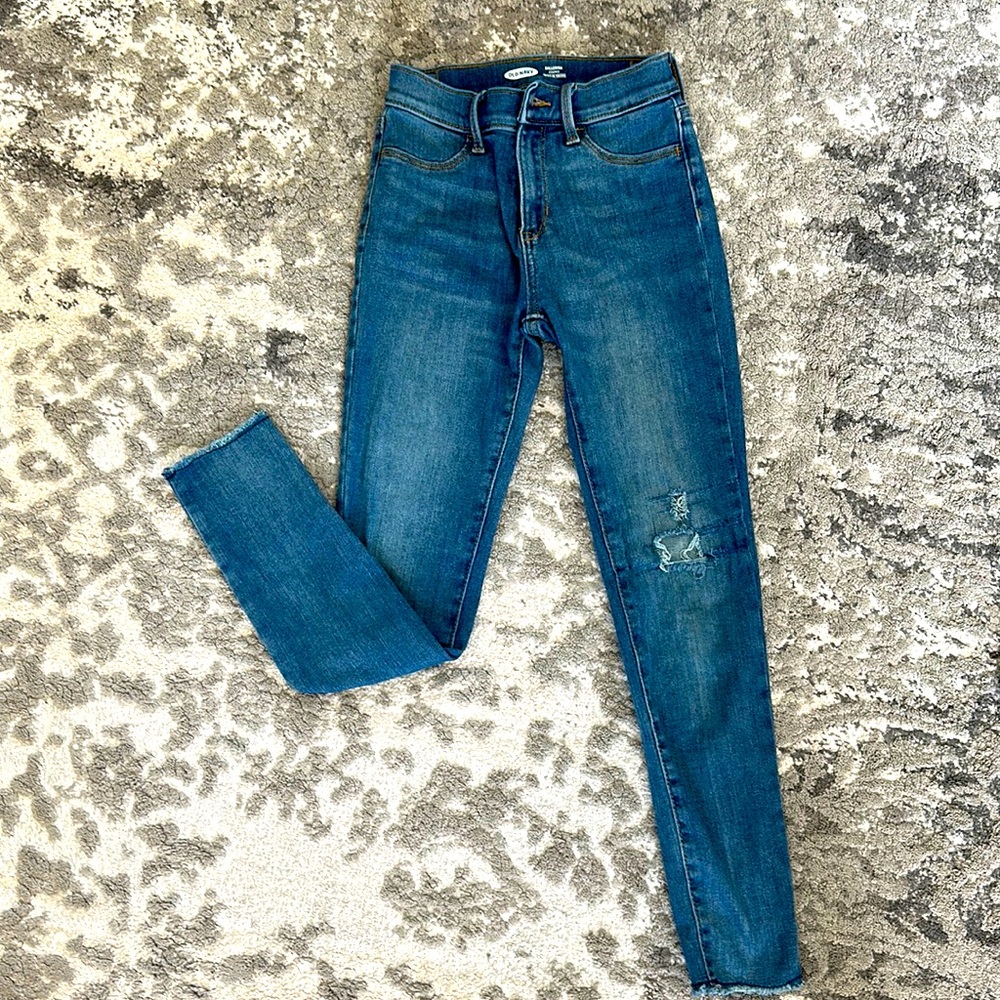 Distressed Ballerina stretch skinny Jean s12 adjustable buttons on inner belt.